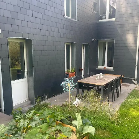 House With Garden For 4 People *