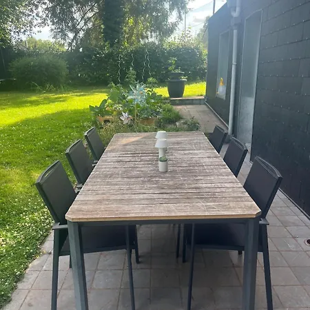 House With Garden For 4 People Feriehus *