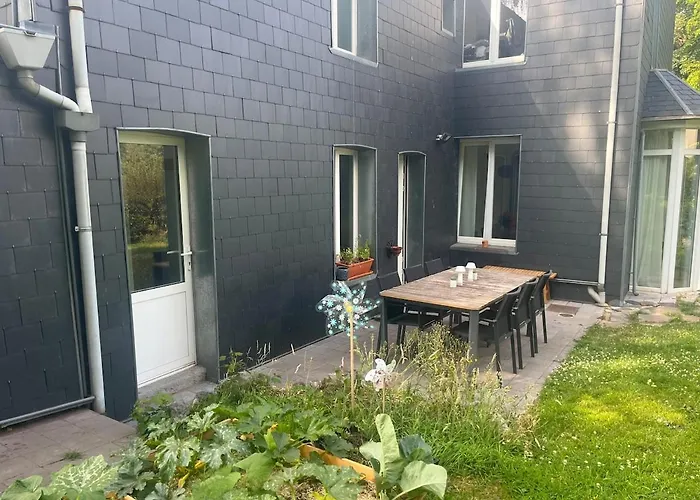 House With Garden For 4 People *