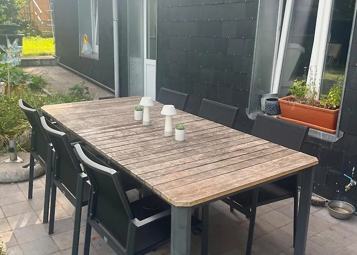 House With Garden For 4 People *