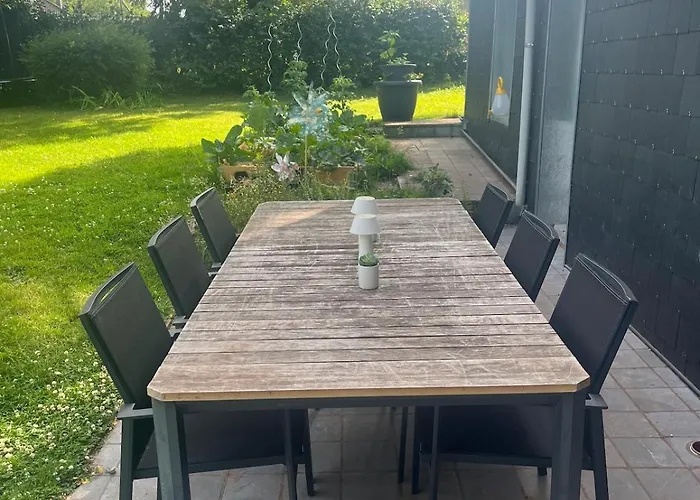 House With Garden For 4 People Ferienhaus *